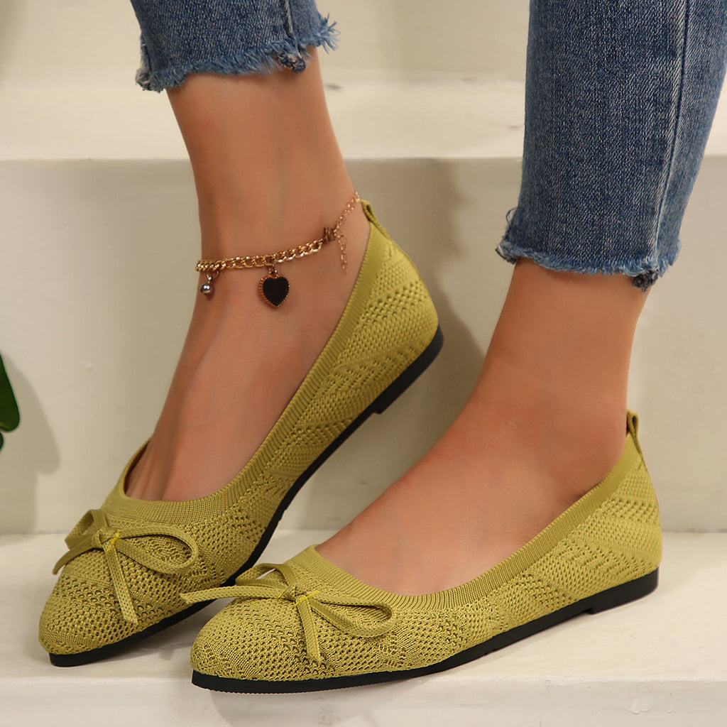 Women’s knitted bow loafers with pointed toe, trendy flat style.