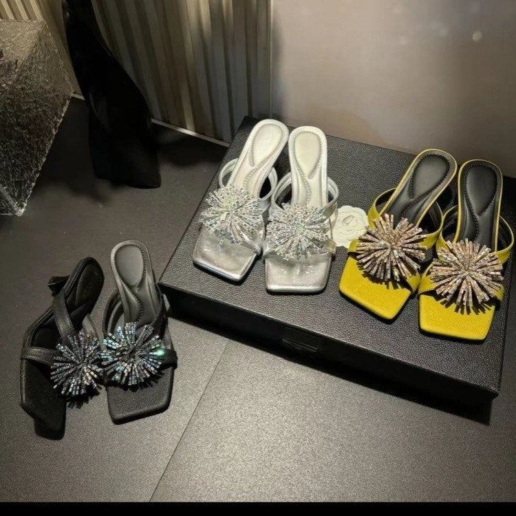 2026 spring/summer rhinestone chain high-end square-toe non-slip high heel sandals.