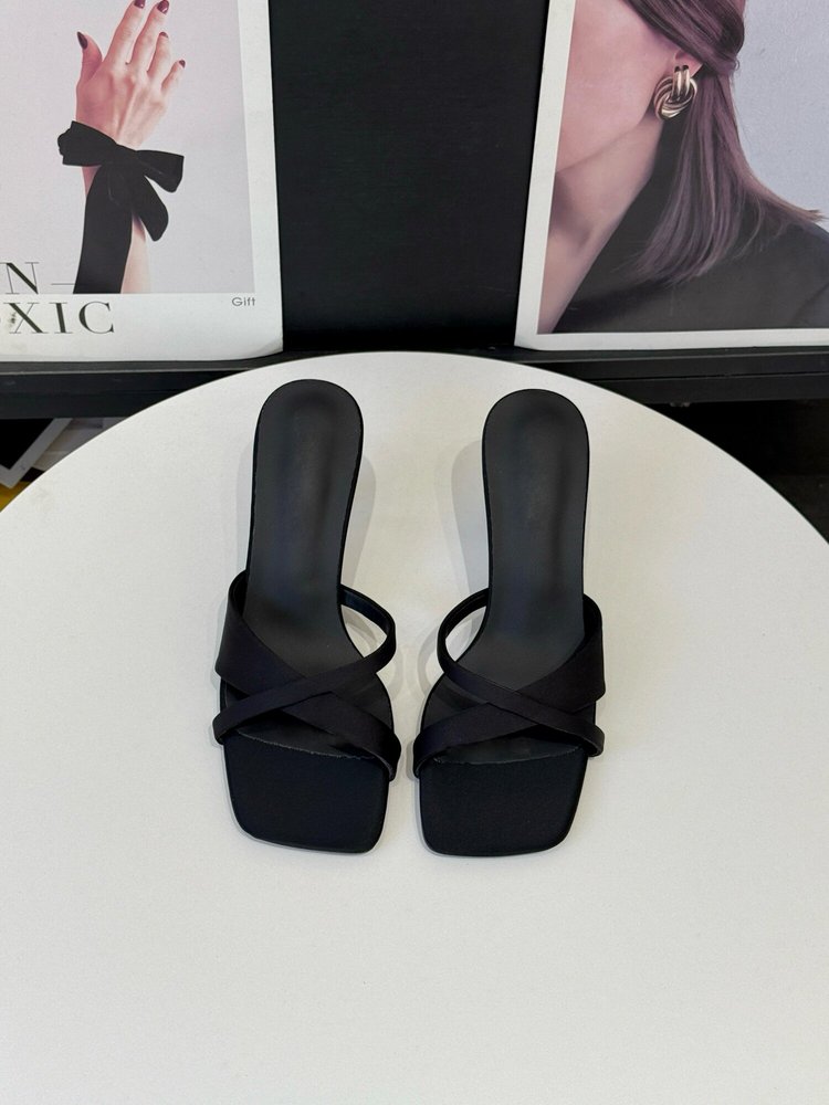 French-style women’s square-toe open flats for indoor & outdoor use.
