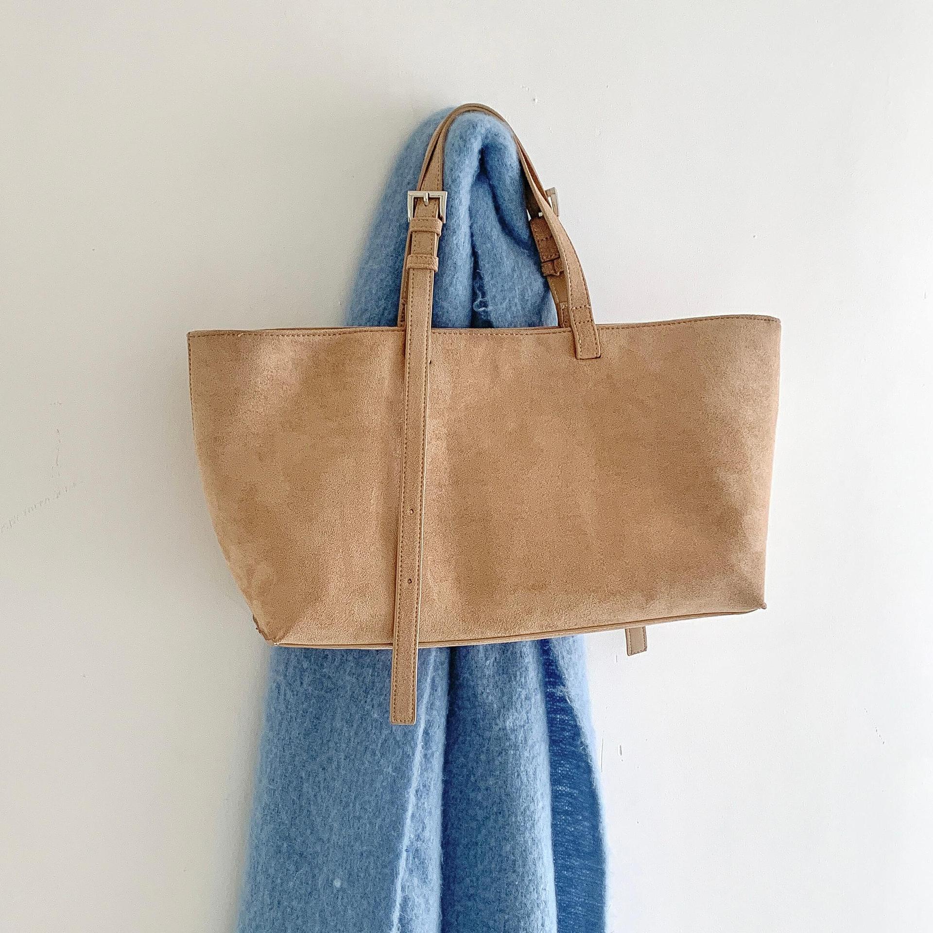New Autumnwinter Tote Bag In Suede With A Large Capacity