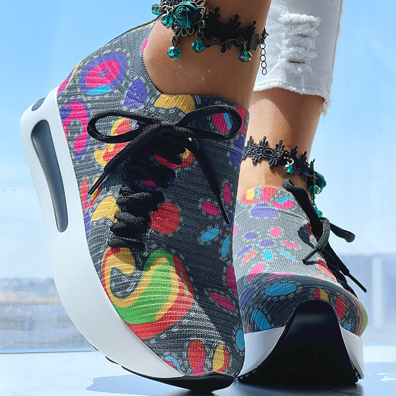 Women’s printed elastic lace-up slip-on sneakers, casual comfort.
