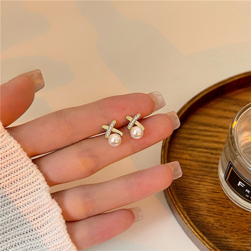 Ins Simple And Small Women's Fashion Sense Temperament Pearl Earrings