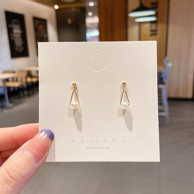 Ins Simple And Small Women's Fashion Sense Temperament Pearl Earrings