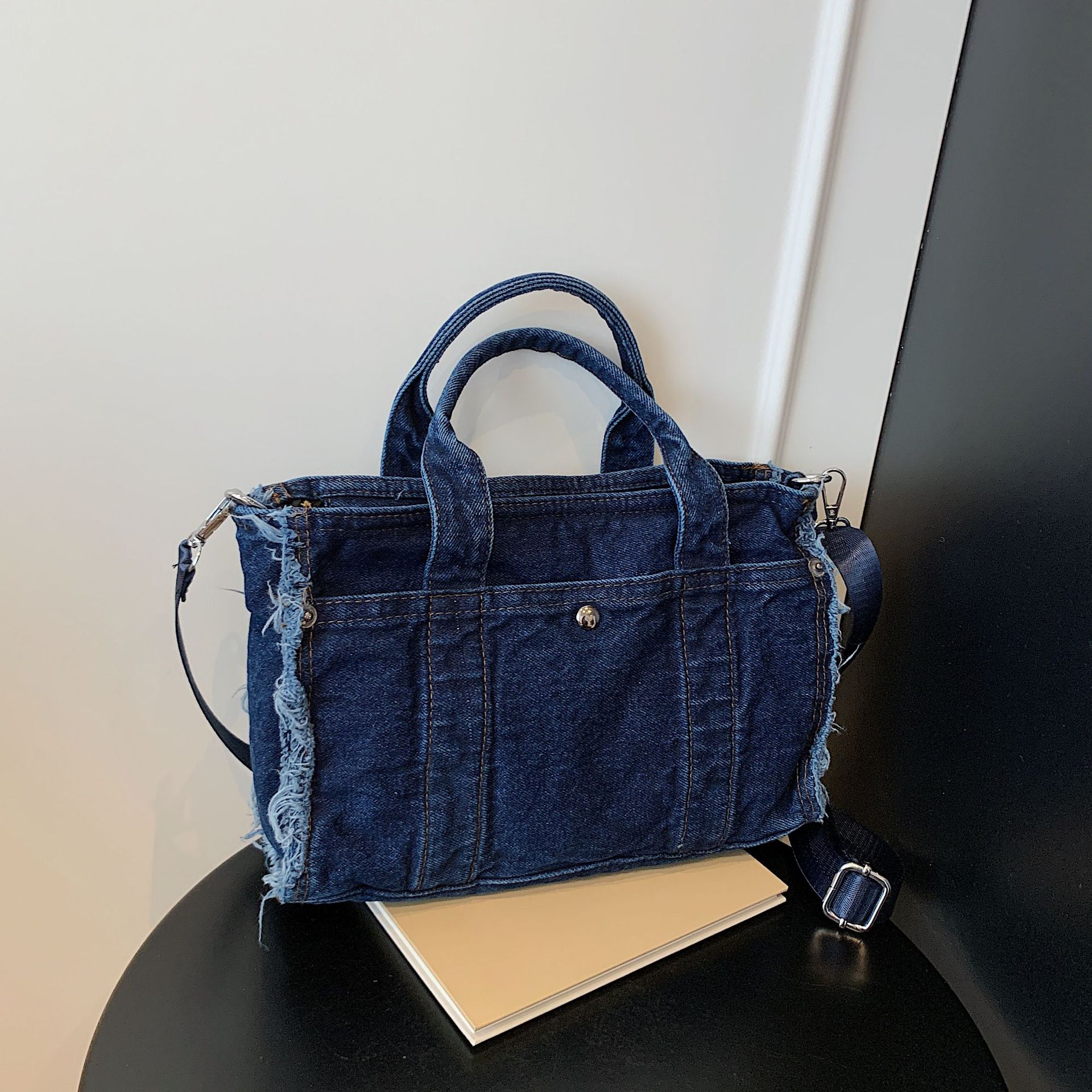 Laid-back High-Capacity Denim Tote Bag