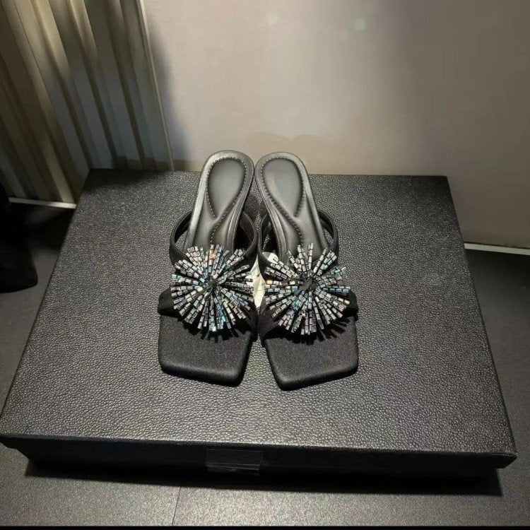 2026 spring/summer rhinestone chain high-end square-toe non-slip high heel sandals.