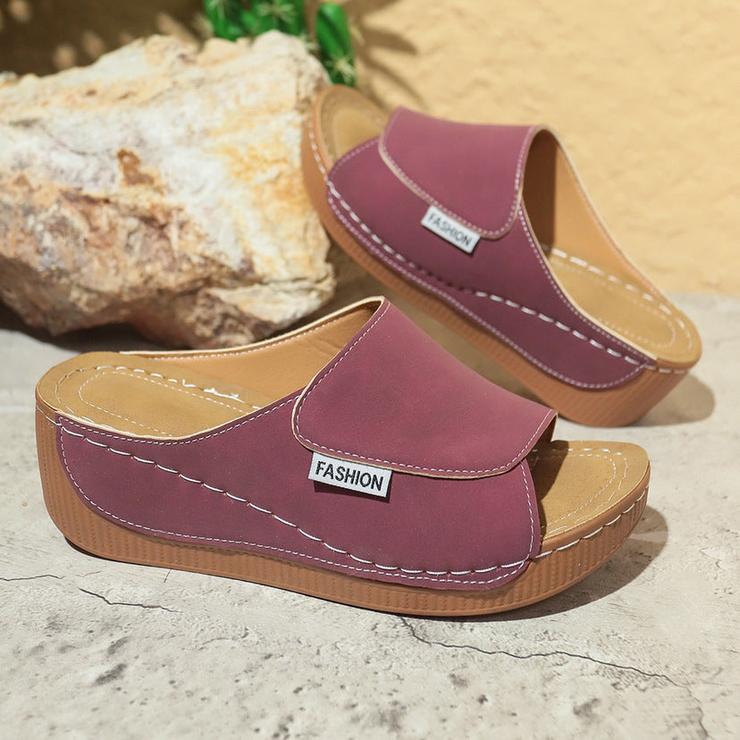 Women’s solid-color wedge slides with thick sole, peep toe beach style.