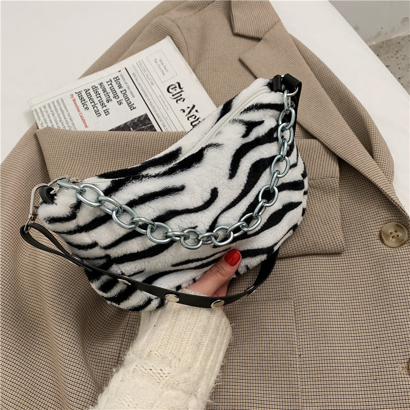 Women’s leopard print shoulder bag with chain strap.