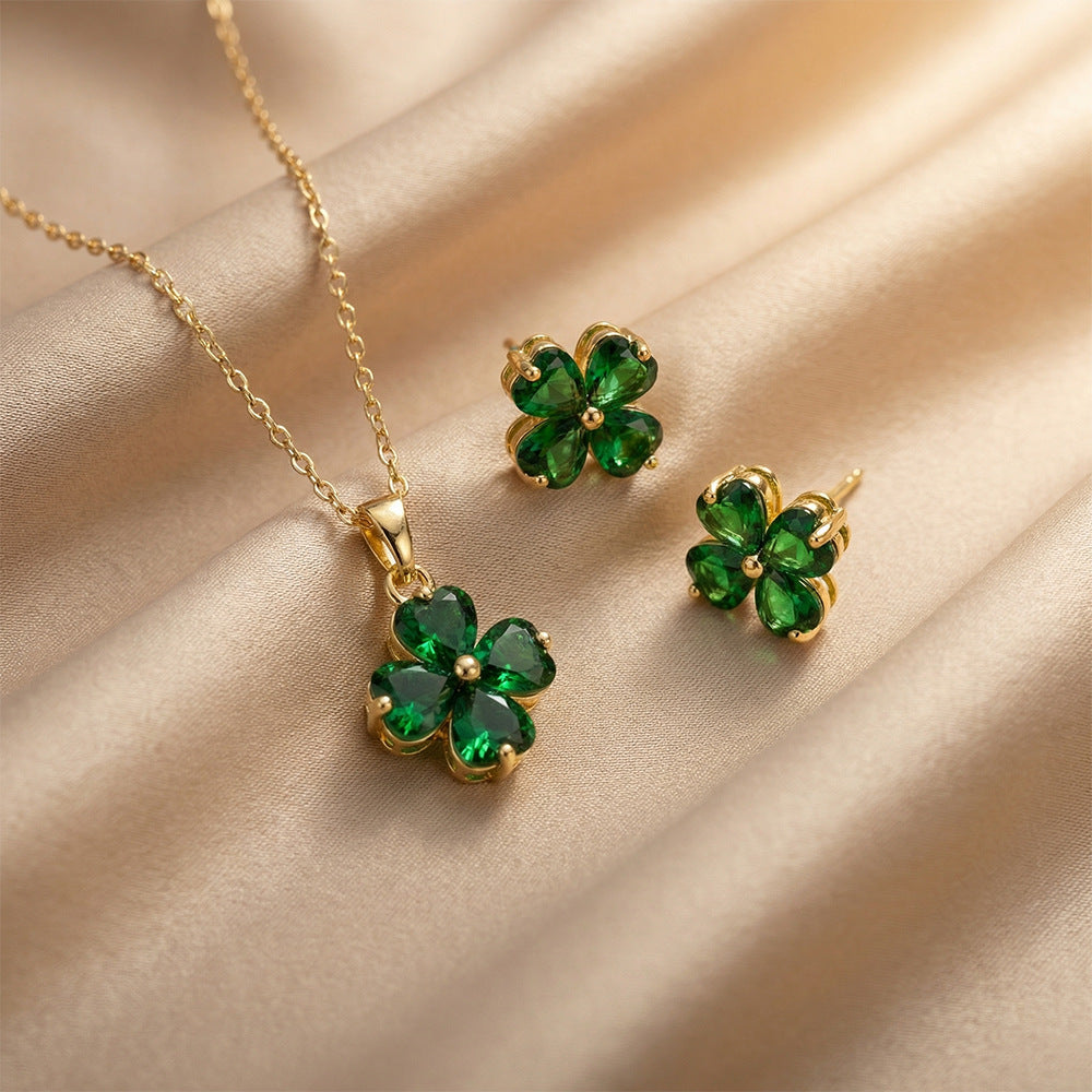 Women’s diamond four-leaf clover necklace, elegant and versatile style