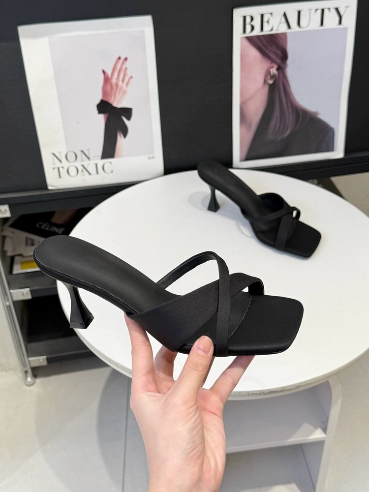French-style women’s square-toe open flats for indoor & outdoor use.