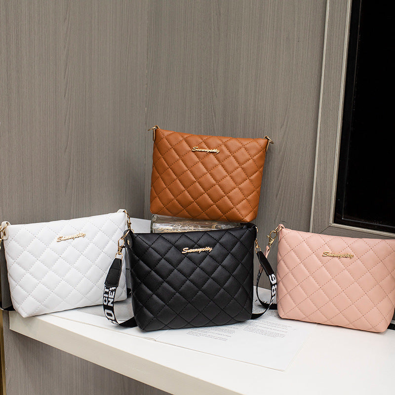 Women’s small quilted chain crossbody bag, trendy shoulder style.