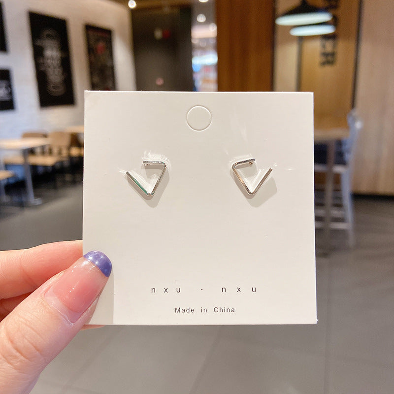 Ins Simple And Small Women's Fashion Sense Temperament Pearl Earrings