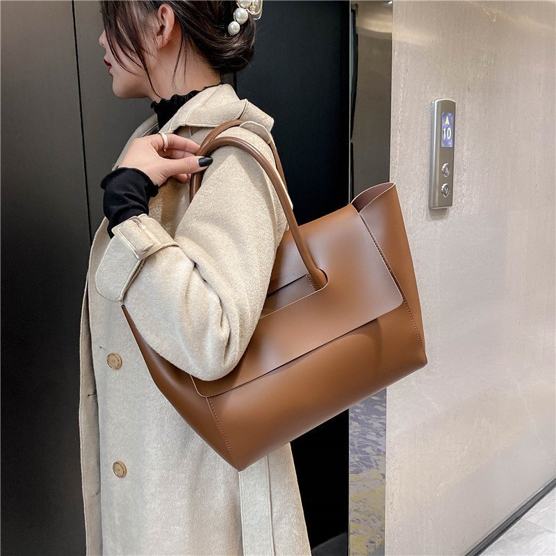 Women’s large retro tote handbag, simple solid-color design.