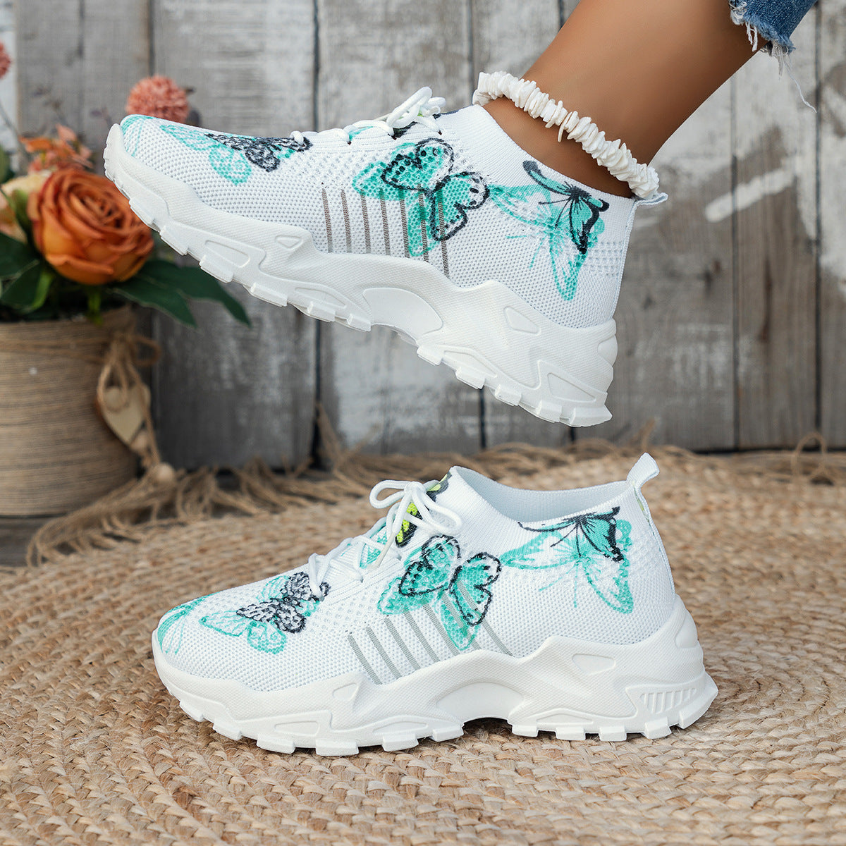 Women’s butterfly print mesh sneakers, lightweight casual running style.