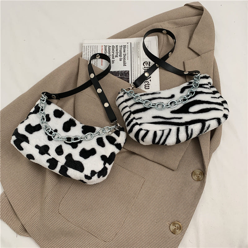 Women’s leopard print shoulder bag with chain strap.