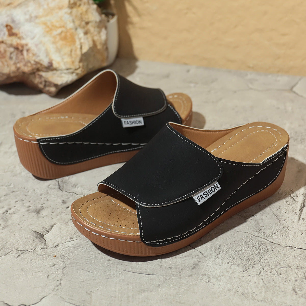Women’s solid-color wedge slides with thick sole, peep toe beach style.