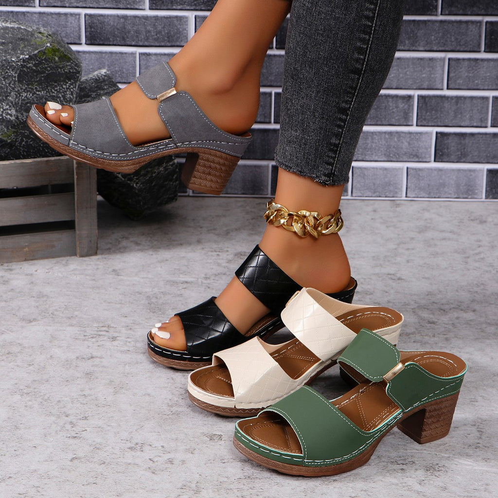 Women’s plaid chunky-heel slide sandals with round toe, stylish summer wear.