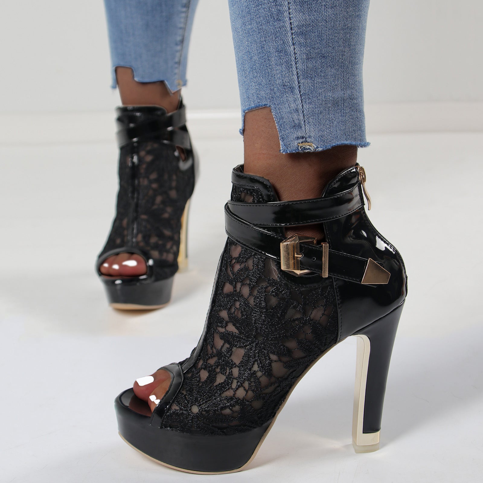 Lace-Trimmed Buckle Fish-mouth Chunky Heel Sandals Womens