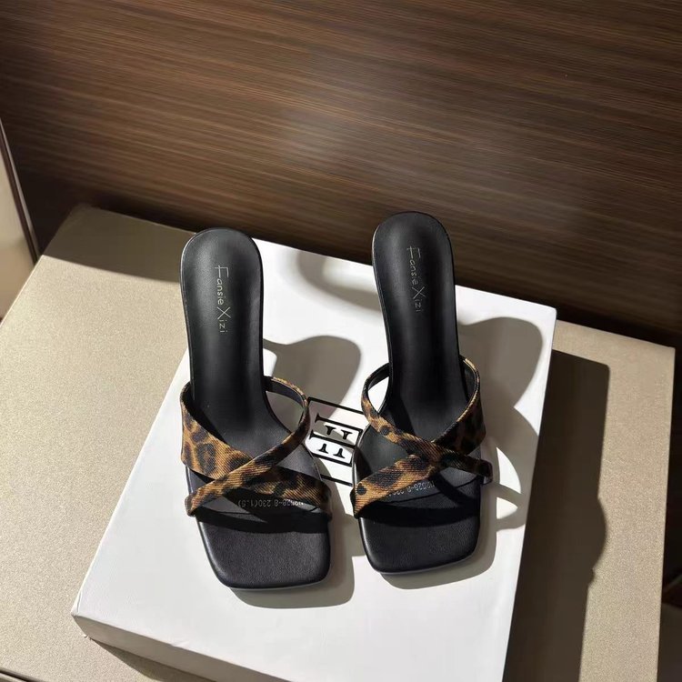 French-style women’s square-toe open flats for indoor & outdoor use.