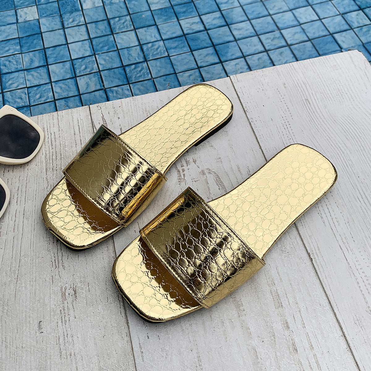 Women’s crocodile-textured square-toe flat slides, perfect for summer beach wear.
