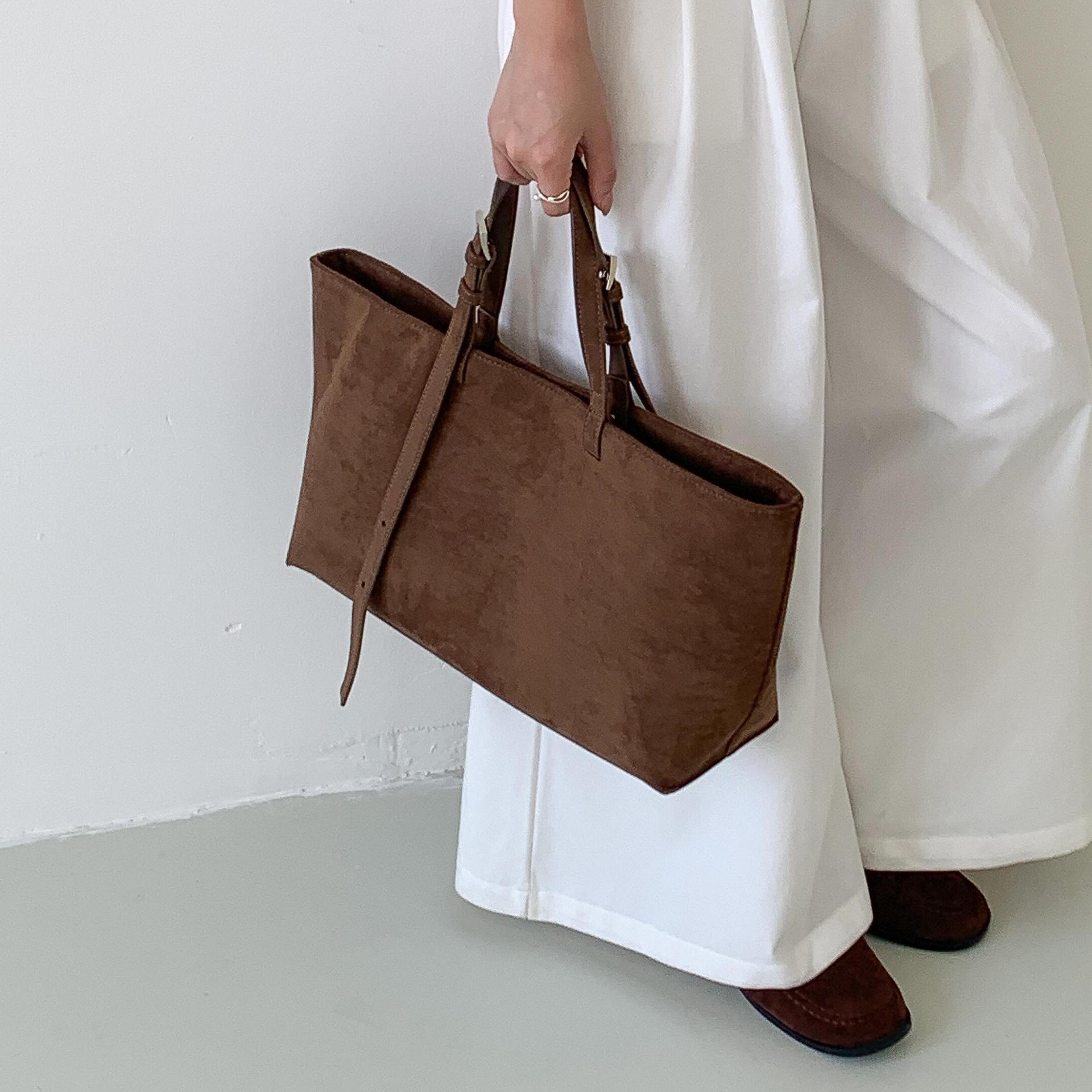 New Autumnwinter Tote Bag In Suede With A Large Capacity