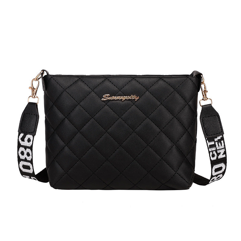 Women’s small quilted chain crossbody bag, trendy shoulder style.