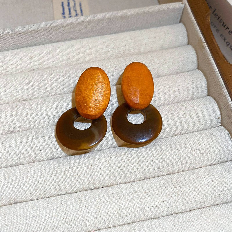 Vintage round stud earrings with brown resin and silver texture, retro geometric style