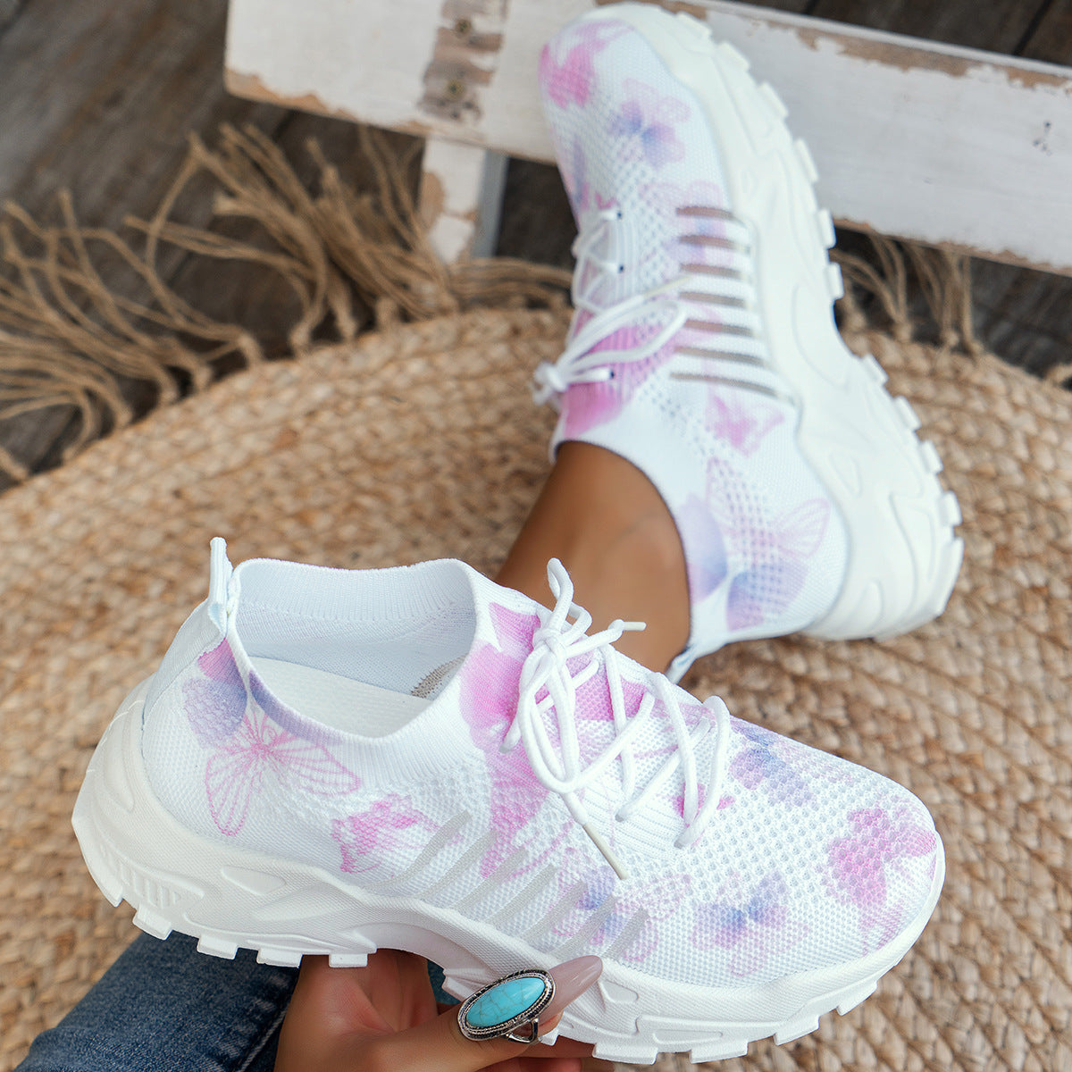 Women’s butterfly print mesh sneakers, lightweight casual running style.