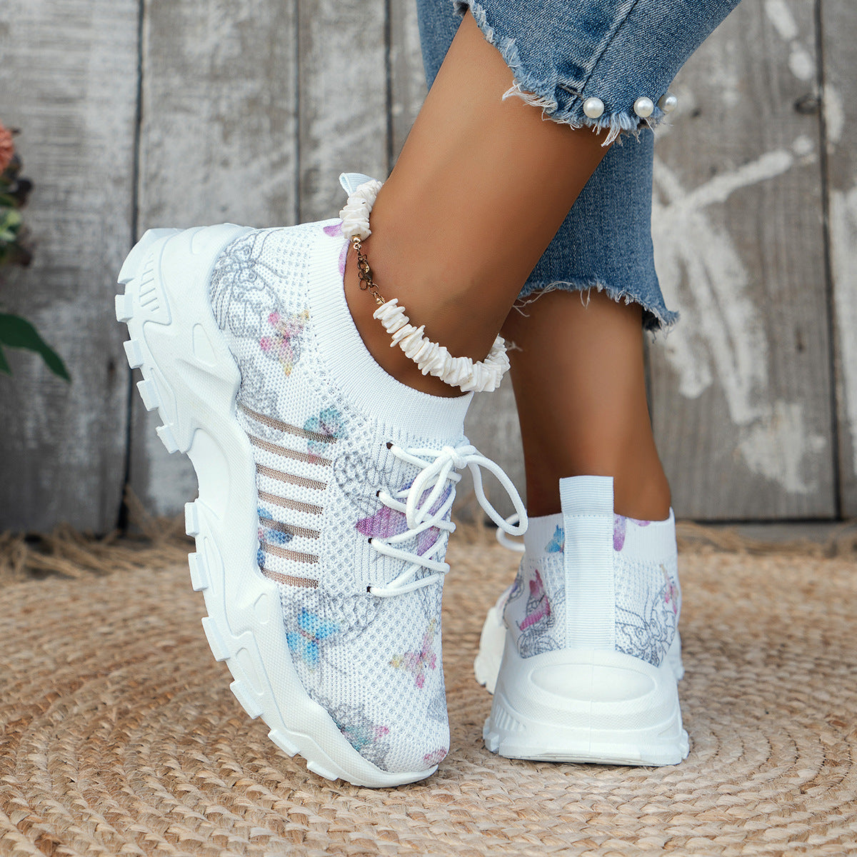 Women’s butterfly print mesh sneakers, lightweight casual running style.