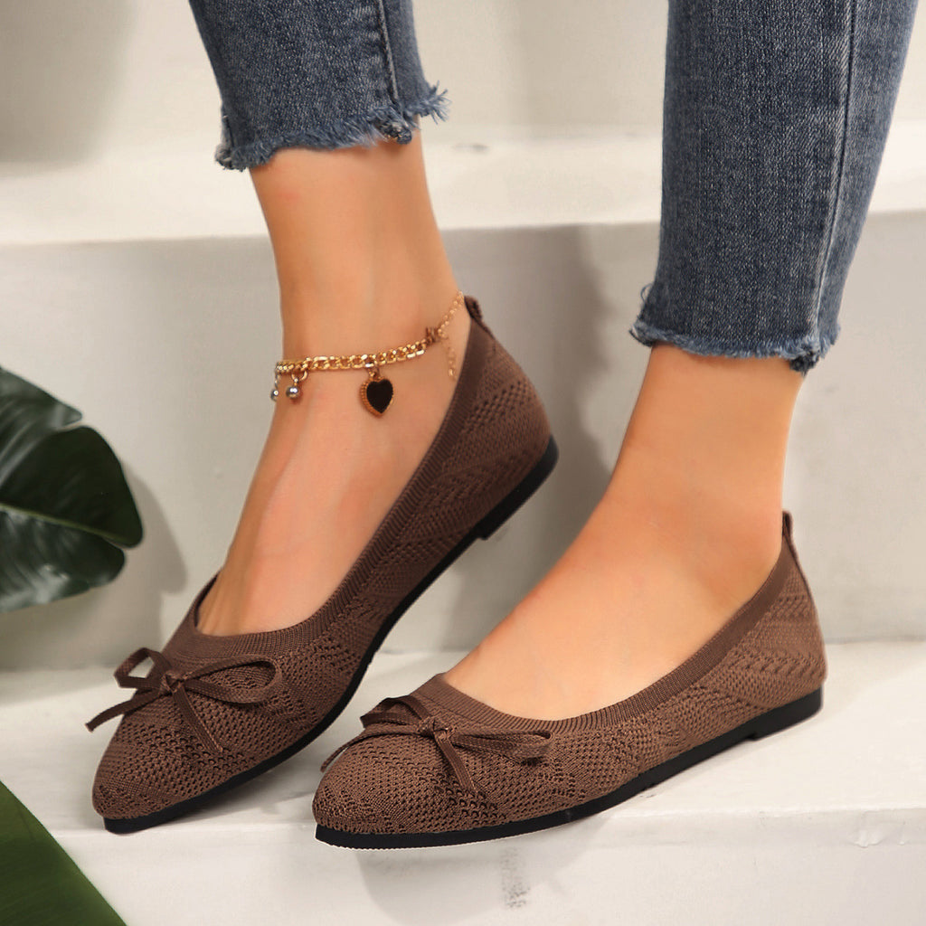 Women’s knitted bow loafers with pointed toe, trendy flat style.