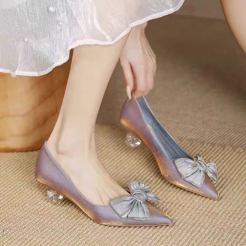 French Pointed-Toe Mid-Heel Pumps with Bow