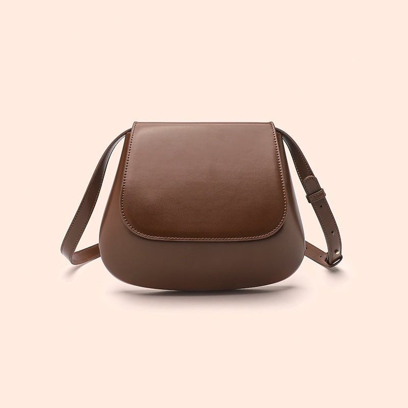 Women’s vegan leather retro saddle crossbody bag with adjustable strap.