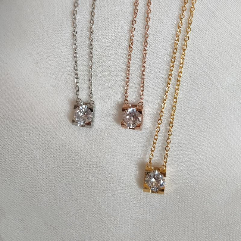 Single Diamond Pendant Female Temperament Titanium Steel Necklace