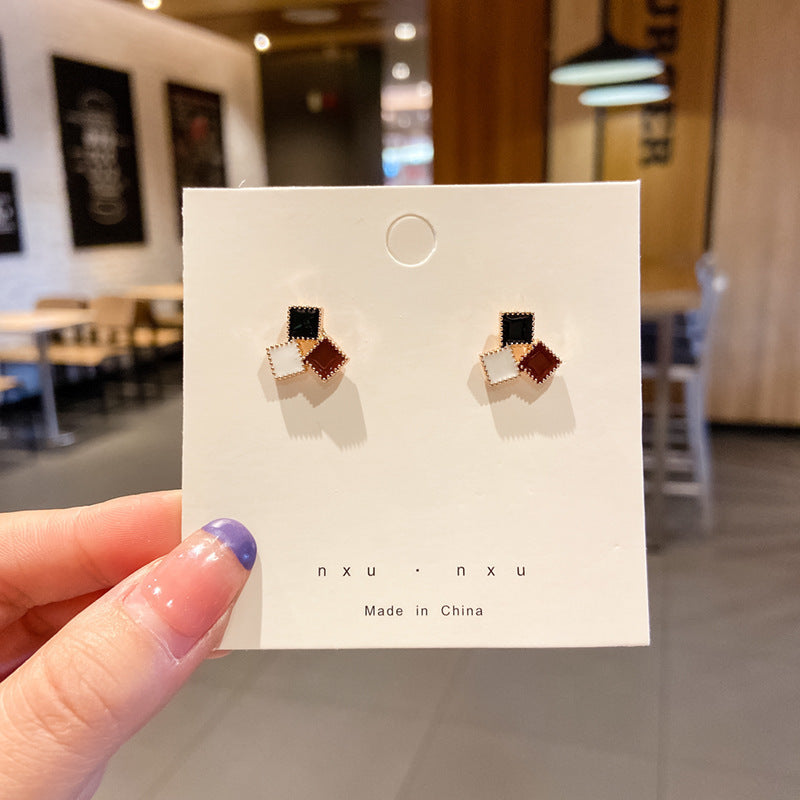 Ins Simple And Small Women's Fashion Sense Temperament Pearl Earrings