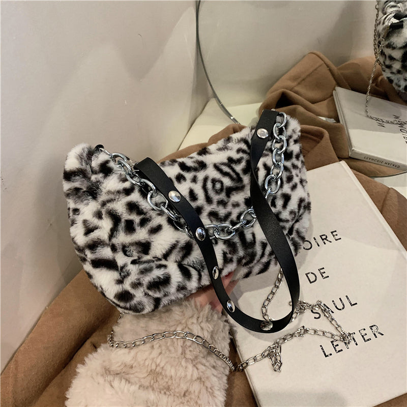 Women’s leopard print shoulder bag with chain strap.