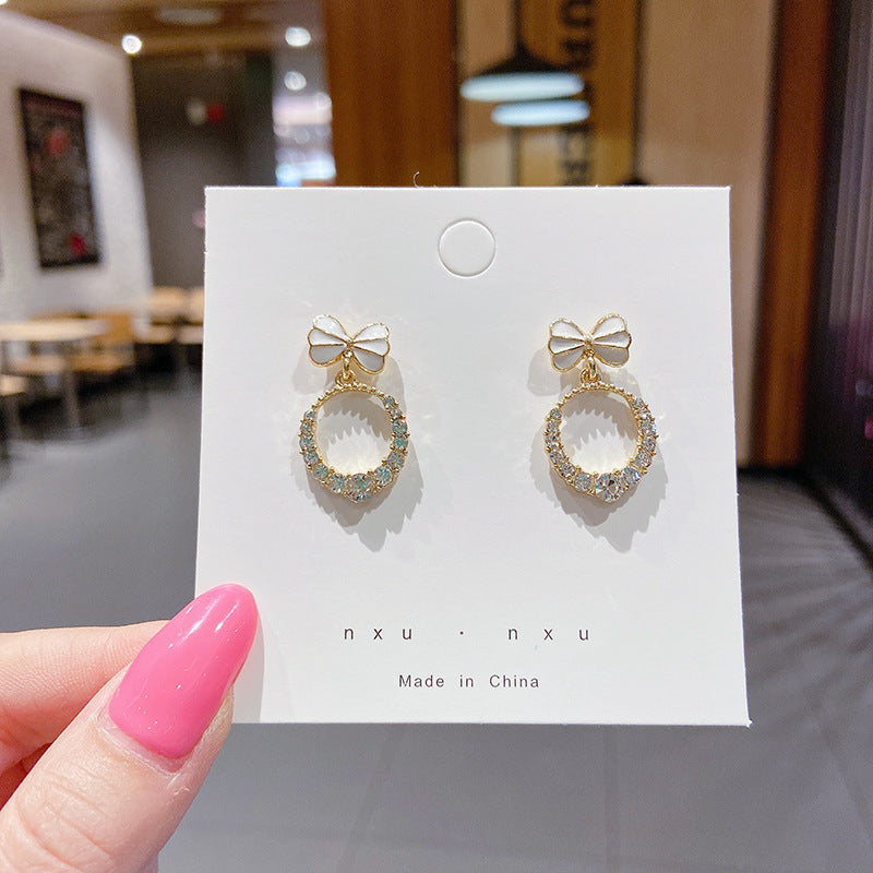 Ins Simple And Small Women's Fashion Sense Temperament Pearl Earrings