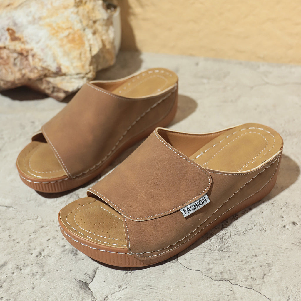 Women’s solid-color wedge slides with thick sole, peep toe beach style.