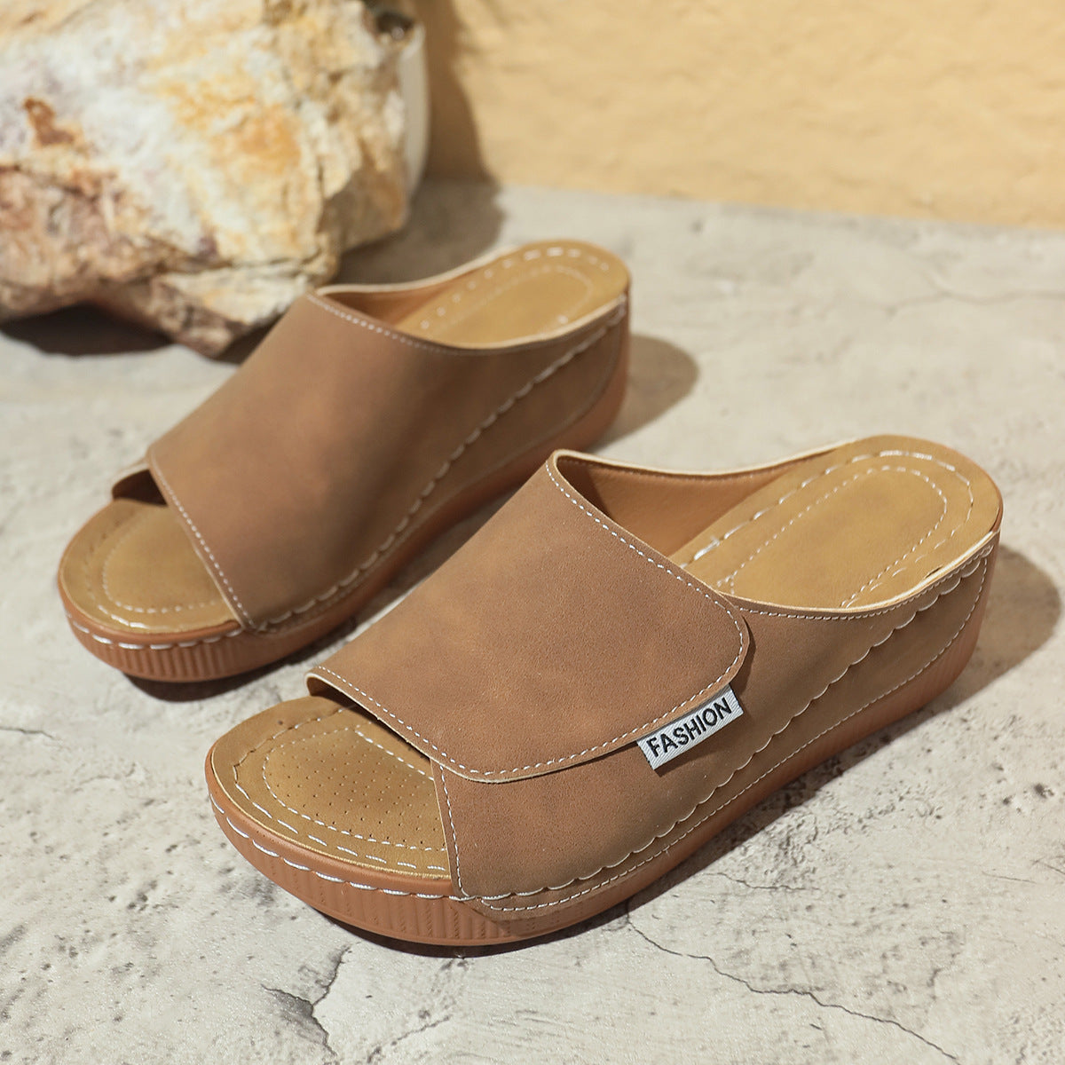 Women’s solid-color wedge slides with thick sole, peep toe beach style.
