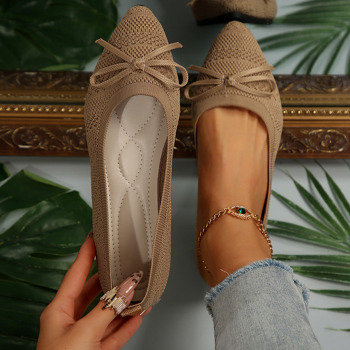 Women’s knitted bow loafers with pointed toe, trendy flat style.