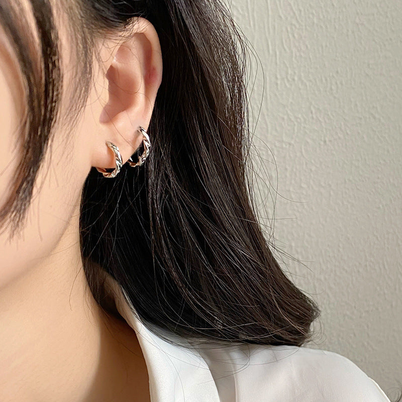 Ins Simple And Small Women's Fashion Sense Temperament Pearl Earrings