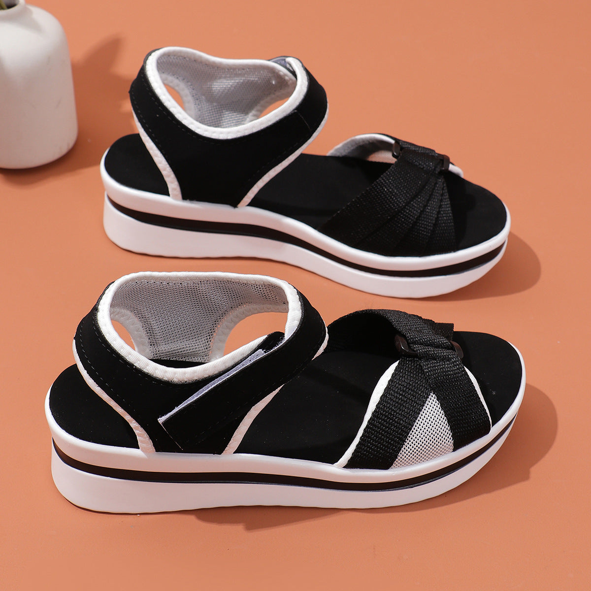 Women’s mesh cross-strap sandals with Velcro, thick sole beach style.