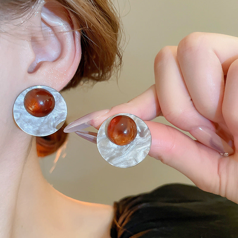 Vintage round stud earrings with brown resin and silver texture, retro geometric style