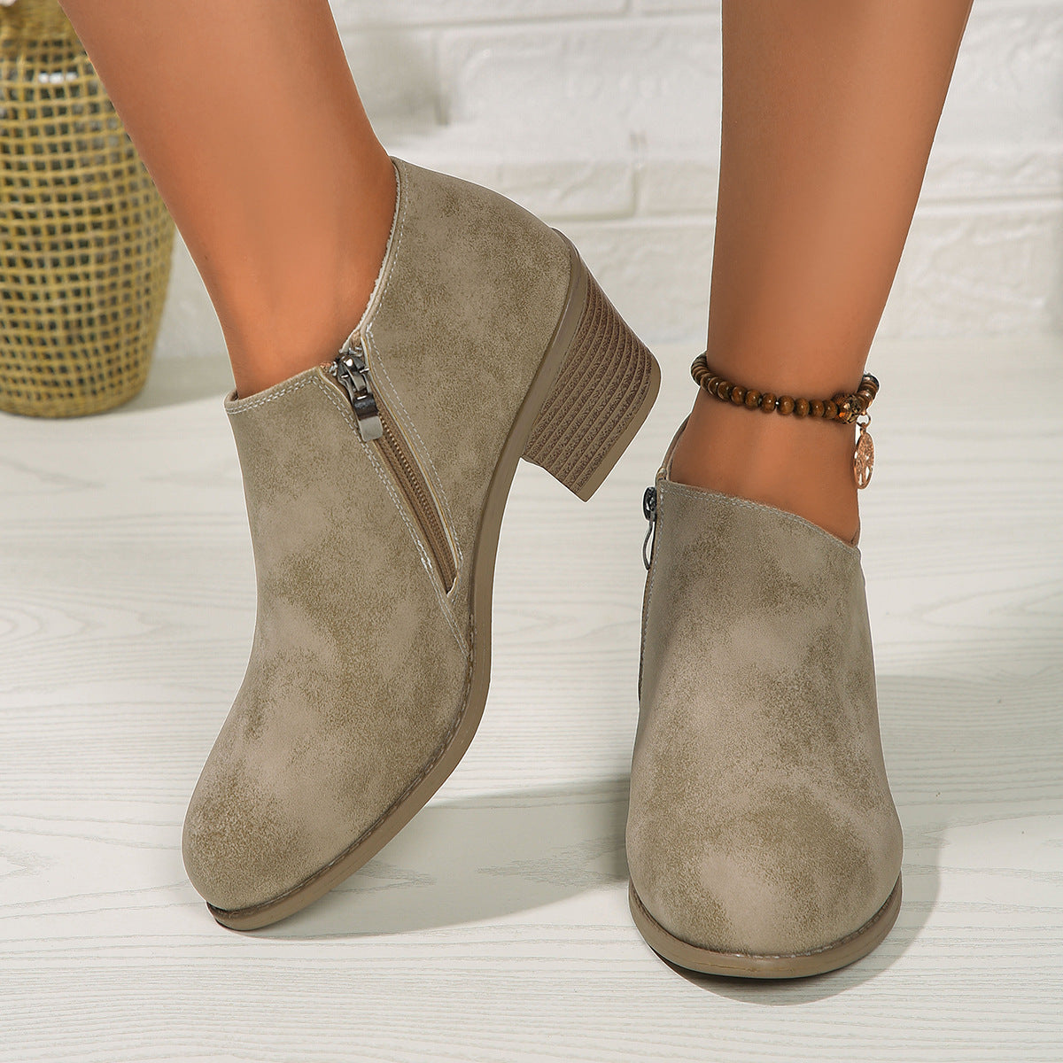 Women’s chunky-heel round-toe ankle boots with side zipper.