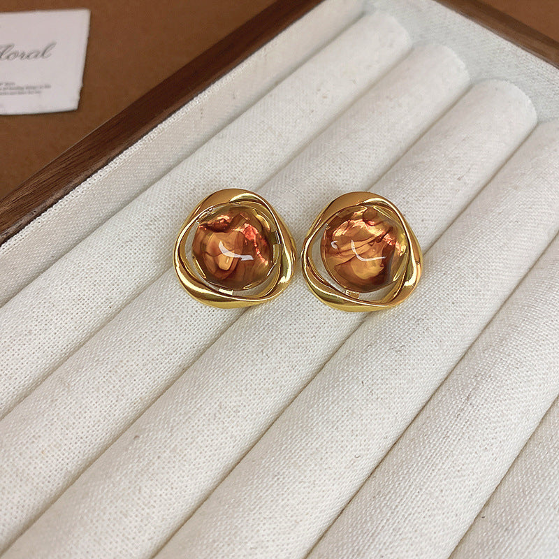 Vintage round stud earrings with brown resin and silver texture, retro geometric style