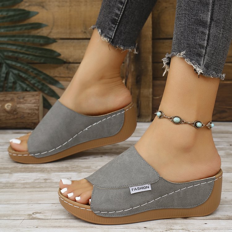 Women’s solid-color wedge slides with thick sole, peep toe beach style.