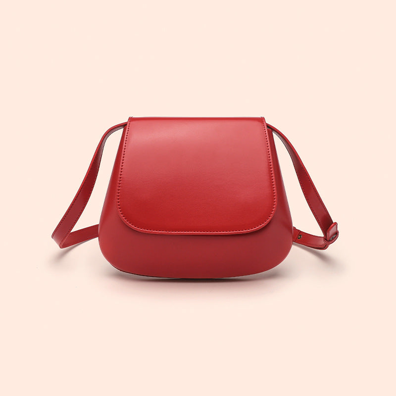 Women’s vegan leather retro saddle crossbody bag with adjustable strap.