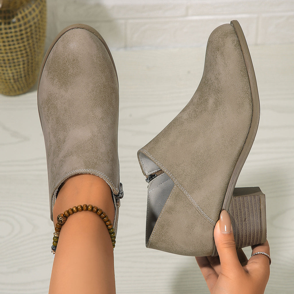 Women’s chunky-heel round-toe ankle boots with side zipper.