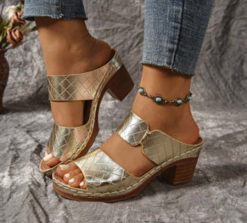 Women’s plaid chunky-heel slide sandals with round toe, stylish summer wear.