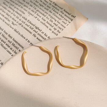 Ins Simple And Small Women's Fashion Sense Temperament Pearl Earrings