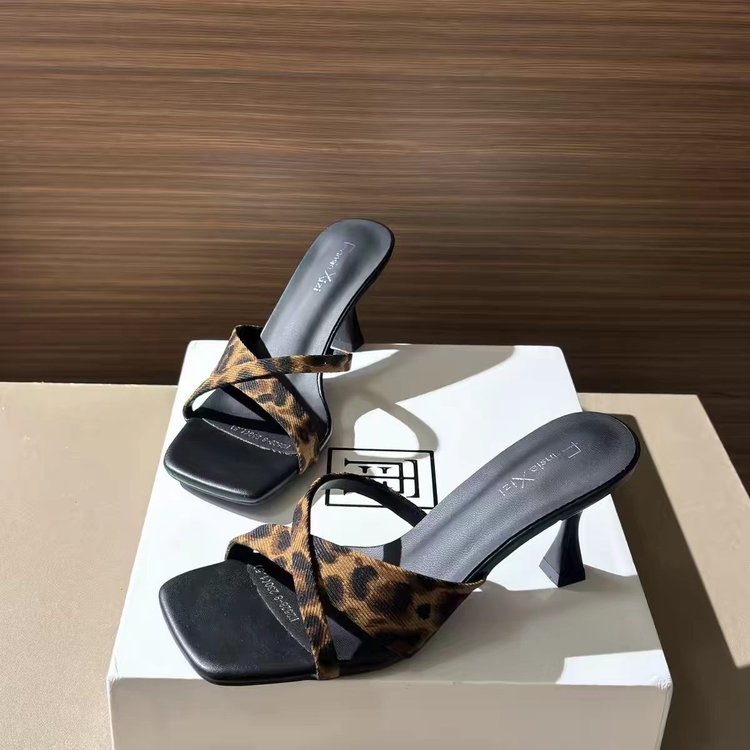 French-style women’s square-toe open flats for indoor & outdoor use.