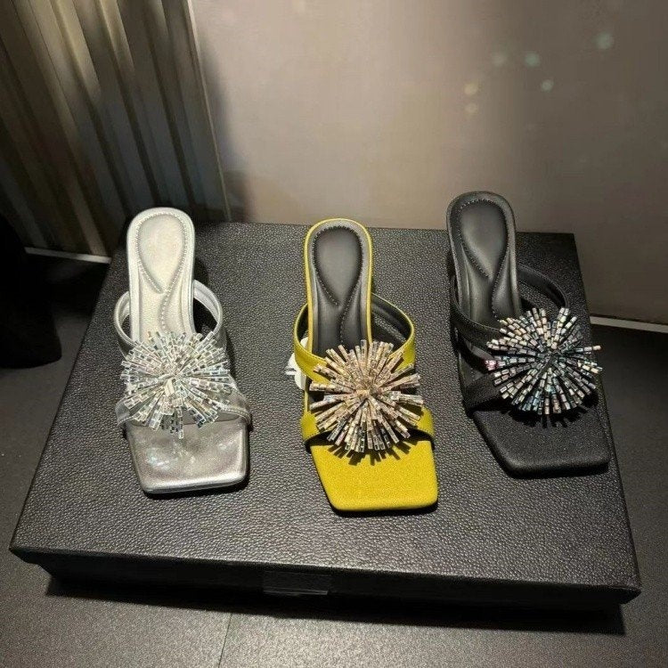 2026 spring/summer rhinestone chain high-end square-toe non-slip high heel sandals.